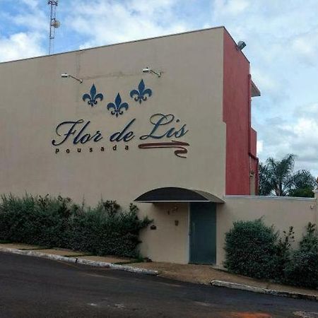 Pousada Flor De Lis โอลิมเปีย ภายนอก รูปภาพ